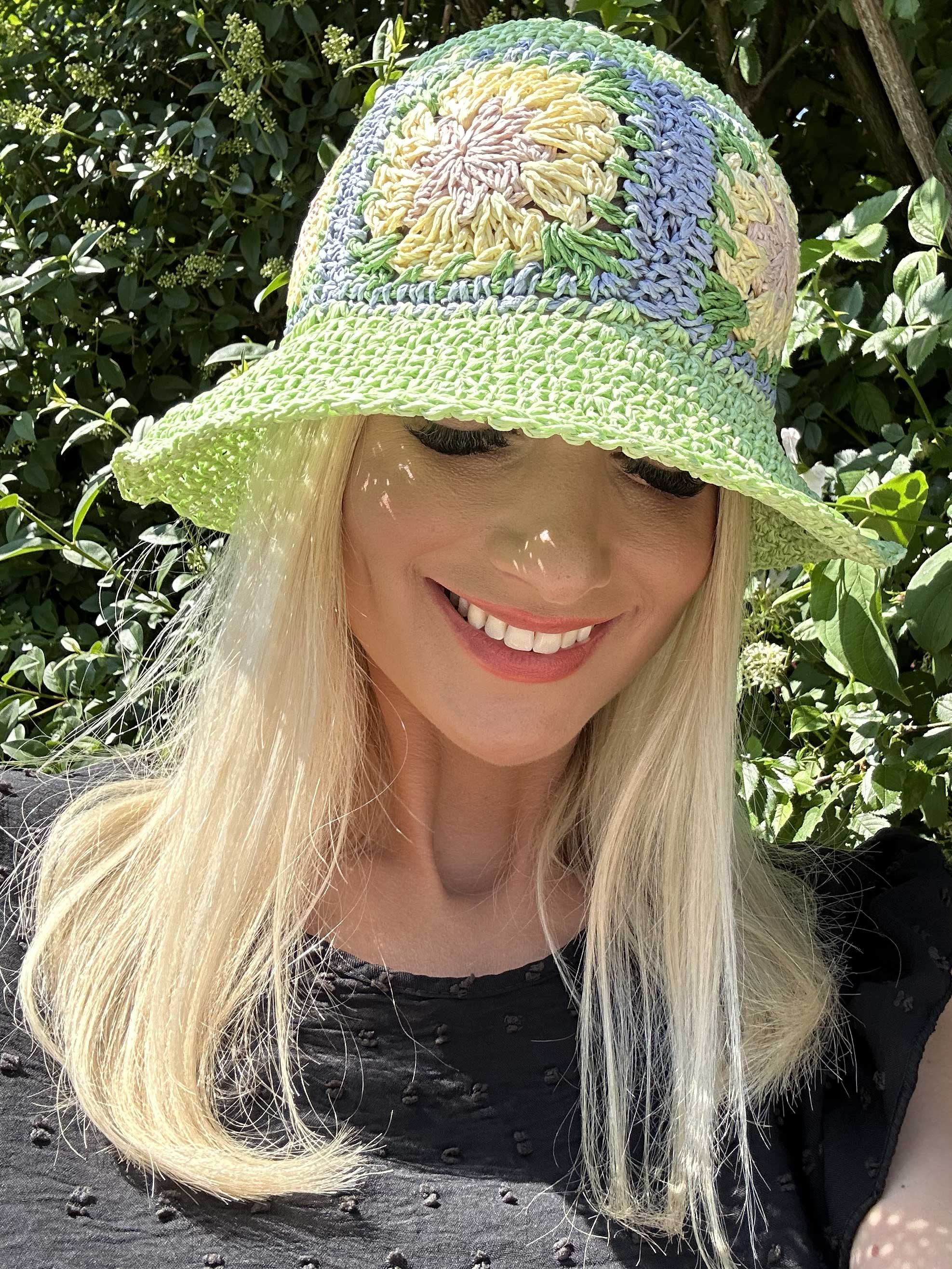 Sol - Sød sommerhat med blomstermotiver
